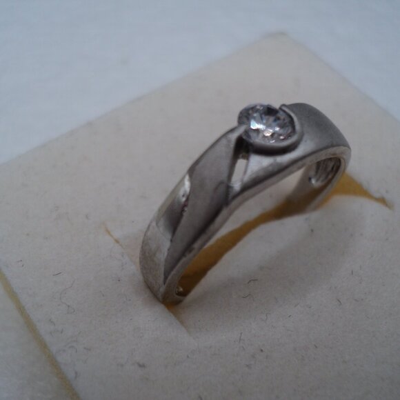 CZ 4mm sterling silver ring size 8 POS180 - Picture 3 of 4